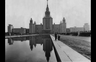 Main building of Moscow State University, 1960s. Photo: PastVu