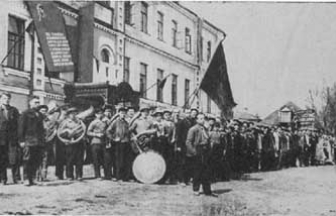 Khotkovo in the 1930s (presumably). Pervomaiskaya demonstration. Photo: hotkovo.net.ru