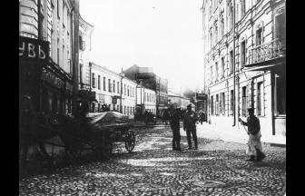 Малая Бронная улица от Тверского бульвара. 1914 г. Фото: oldmos.ru​