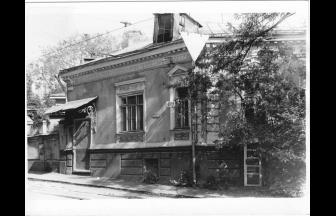 Mansion of the Sherupenkovs on the corner of Seleznevskii Street and Dostoevskii Lane. The Jewish pioneer house was located there after the revolution. Photo: PastVu