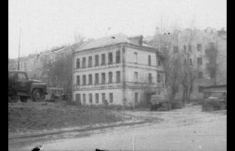 Other view of the house on the corner of Protochnyi and Bolshoi Novo-Peskovskii lanes. The camp was set up in a similar building.