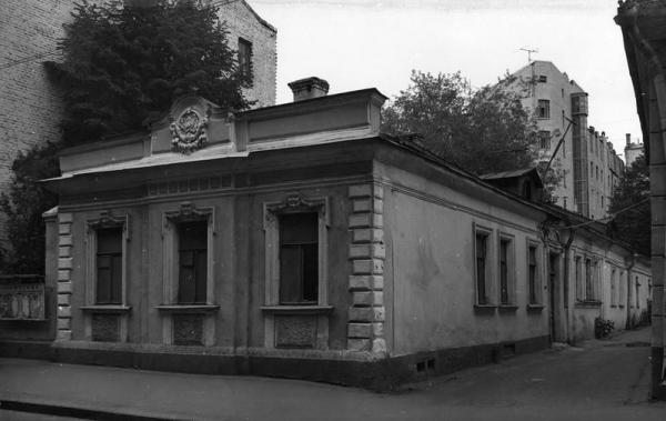 Арбат, 42. Начало 1980-х гг. Фото: oldmos.ru Арбат, 42. Начало 1980-х гг. Фото: oldmos.ru