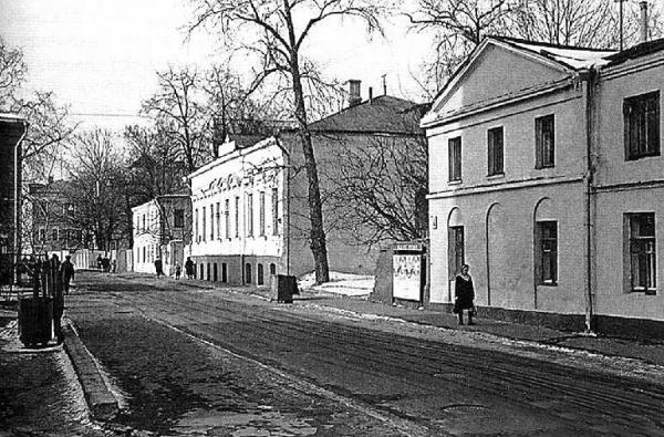 House № 4 on 1st Kazachiy Lane is located on the right. Photo: PastVu House № 4 on 1st Kazachiy Lane is located on the right. Photo: PastVu