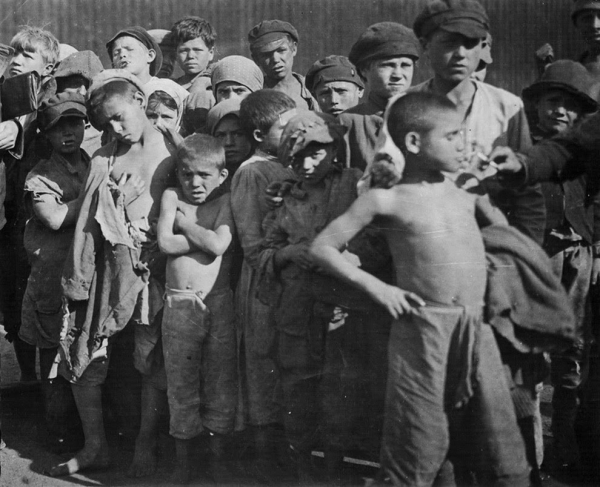 Group of homeless children, 1922. Photograph: humus.livejournal.com