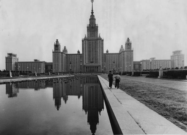 Main building of Moscow State University, 1960s. Photo: PastVu Main building of Moscow State University, 1960s. Photo: PastVu