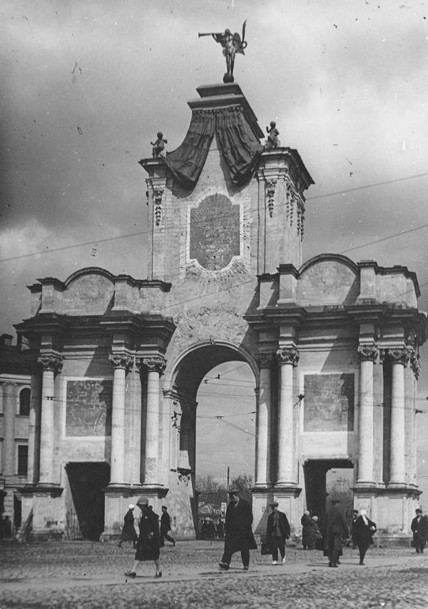 Red Gates shortly before the demolition, 1926-1927. Photo: PastVu 