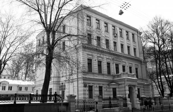 Знаменка, 10. Современный вид (в 1930-х гг. к зданию было надстроено 2 этажа). Фото: liveinmsk.ru