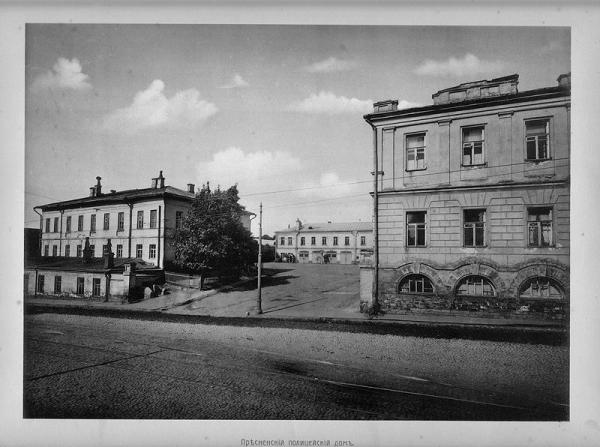 Arrest house building (on the right). Photo: PastVu Arrest house building (on the right). Photo: PastVu