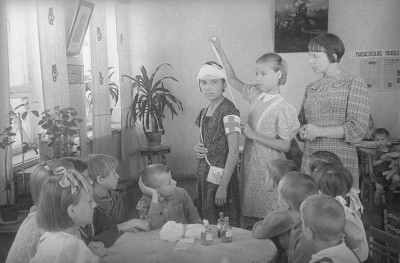 Orphanage “Molodaya gvardiya,” 1941. Photograph: forum spr.ru