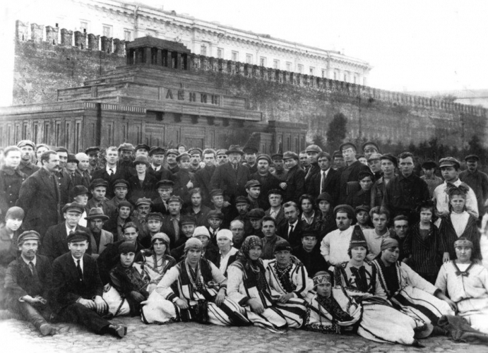 Слушатели Коммунистического университета трудящихся Востока им. Сталина. Вт. пол. 1920-х гг. Фото: zubova-poliana.narod.ru Слушатели Коммунистического университета трудящихся Востока им. Сталина. Вт. пол. 1920-х гг. Фото: zubova-poliana.narod.ru